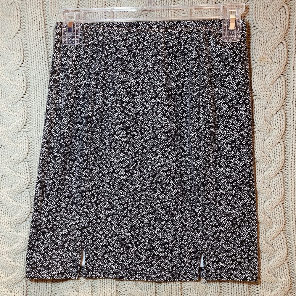 Mini Skirt with white flowers and black background, size small